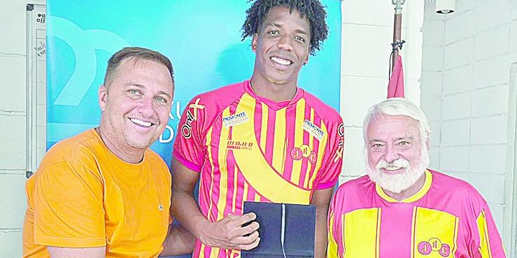 Perea (ao centro) nasceu em Hamburgo e tem dupla cidadania