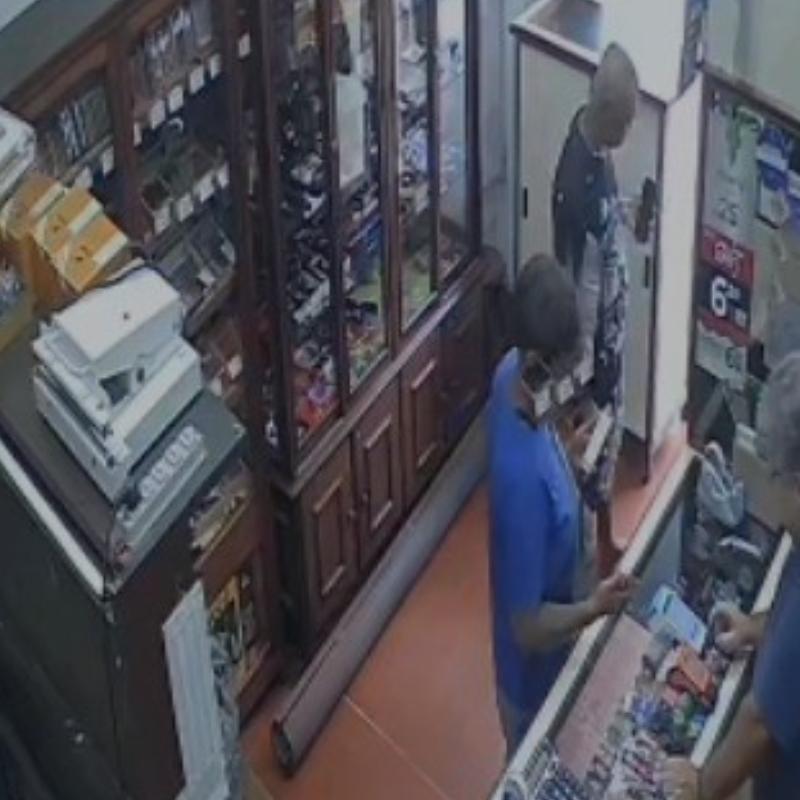 Ela é investigada por furto após uma corrida terminar com o desaparecimento da carteira de um passageiro