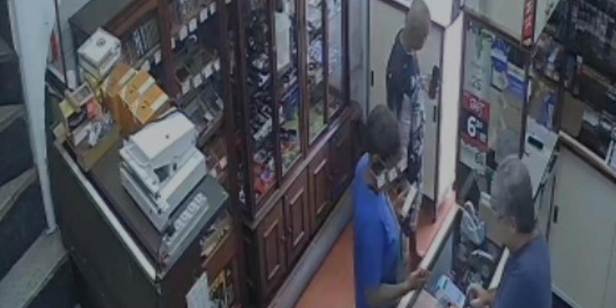 Ela é investigada por furto após uma corrida terminar com o desaparecimento da carteira de um passageiro