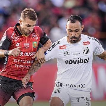 O Santos, de Moisés, perdeu na estreia da Copa Sul-Americana e é o lanterna do Grupo D