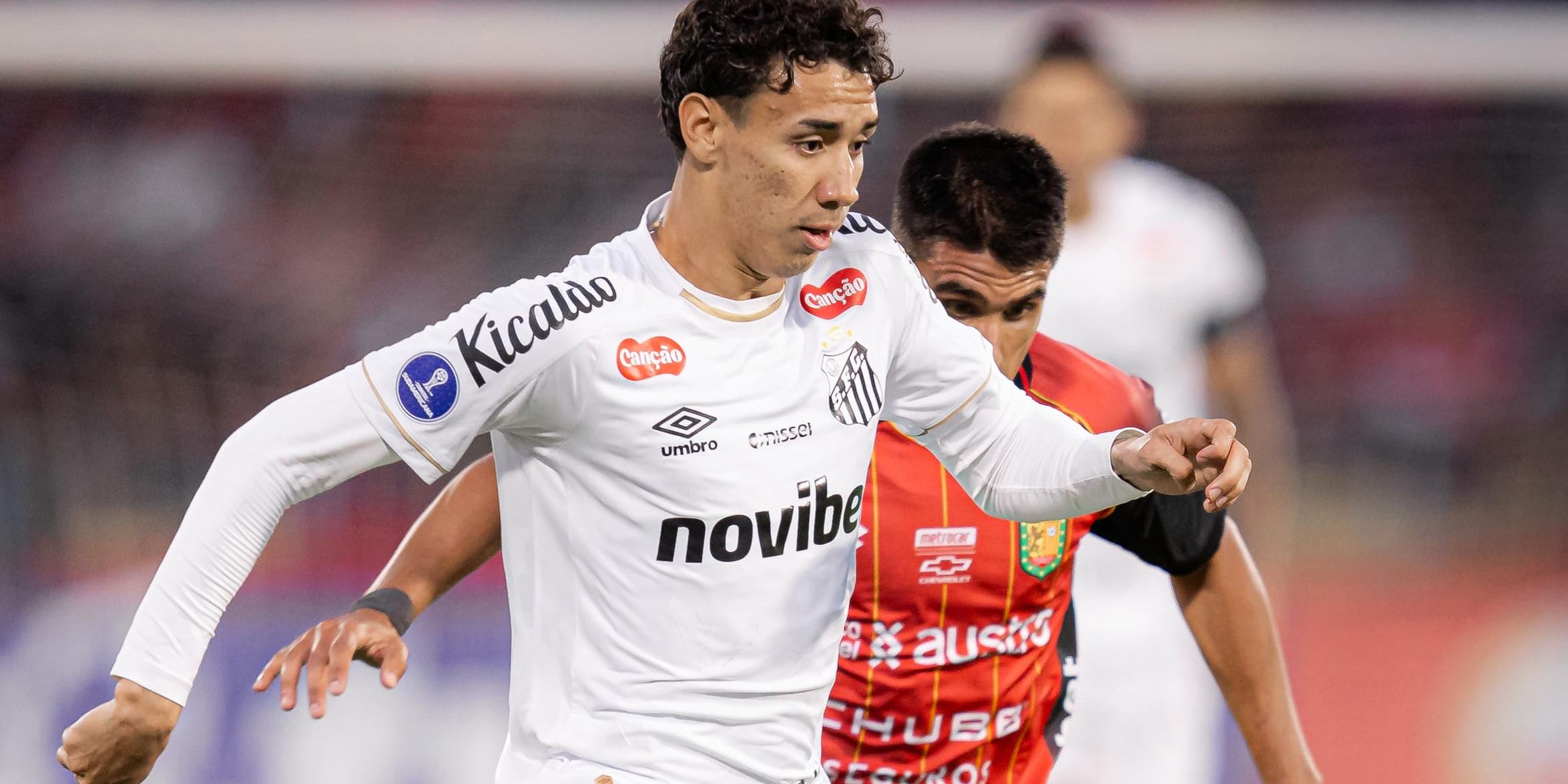 Gabriel Bontempo foi o melhor jogador do Peixe e chegou a carimbar o travessão do Deportivo Cuenca