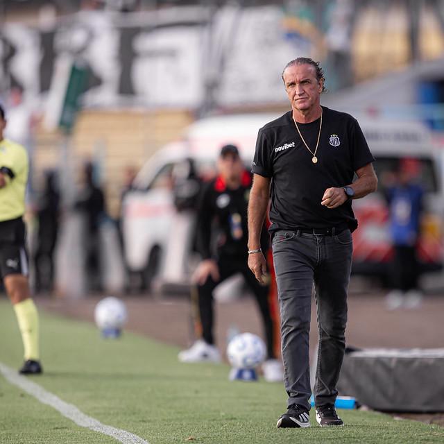 O técnico Cuca lamentou a derrota do Santos, num jogo que ele disse que "era impossível de perder"