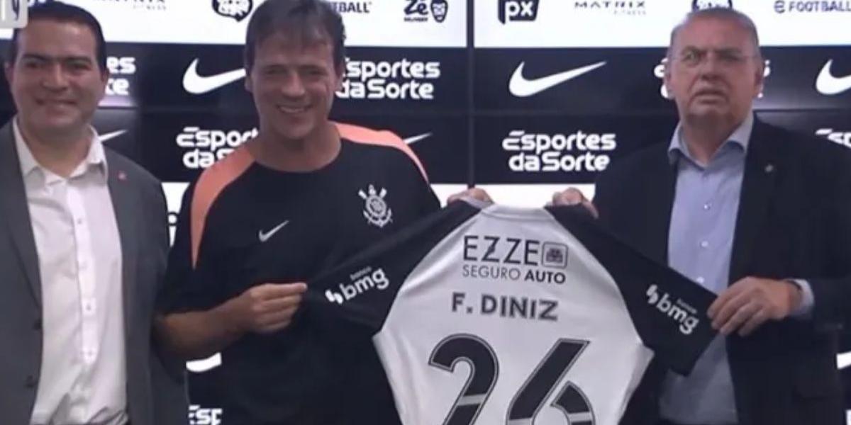 Diniz observa o que corrigir no Corinthians em estreia na Libertadores contra o Platense