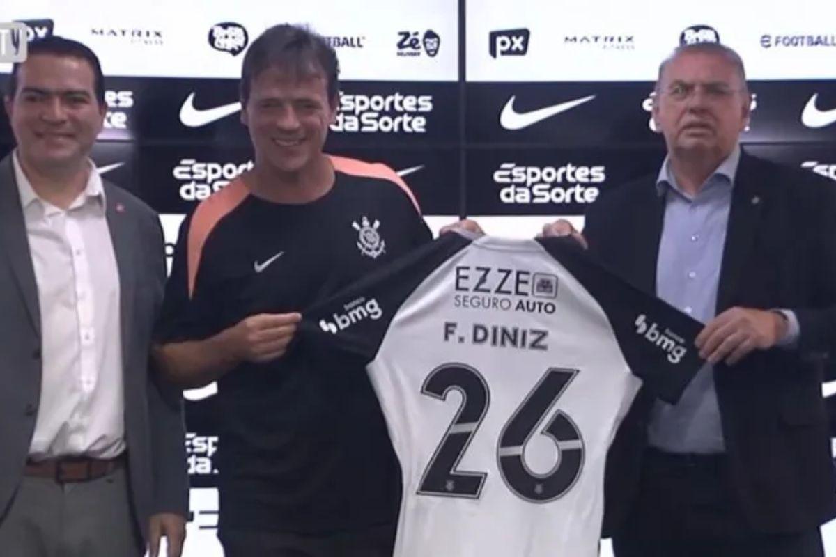 Diniz observa o que corrigir no Corinthians em estreia na Libertadores contra o Platense