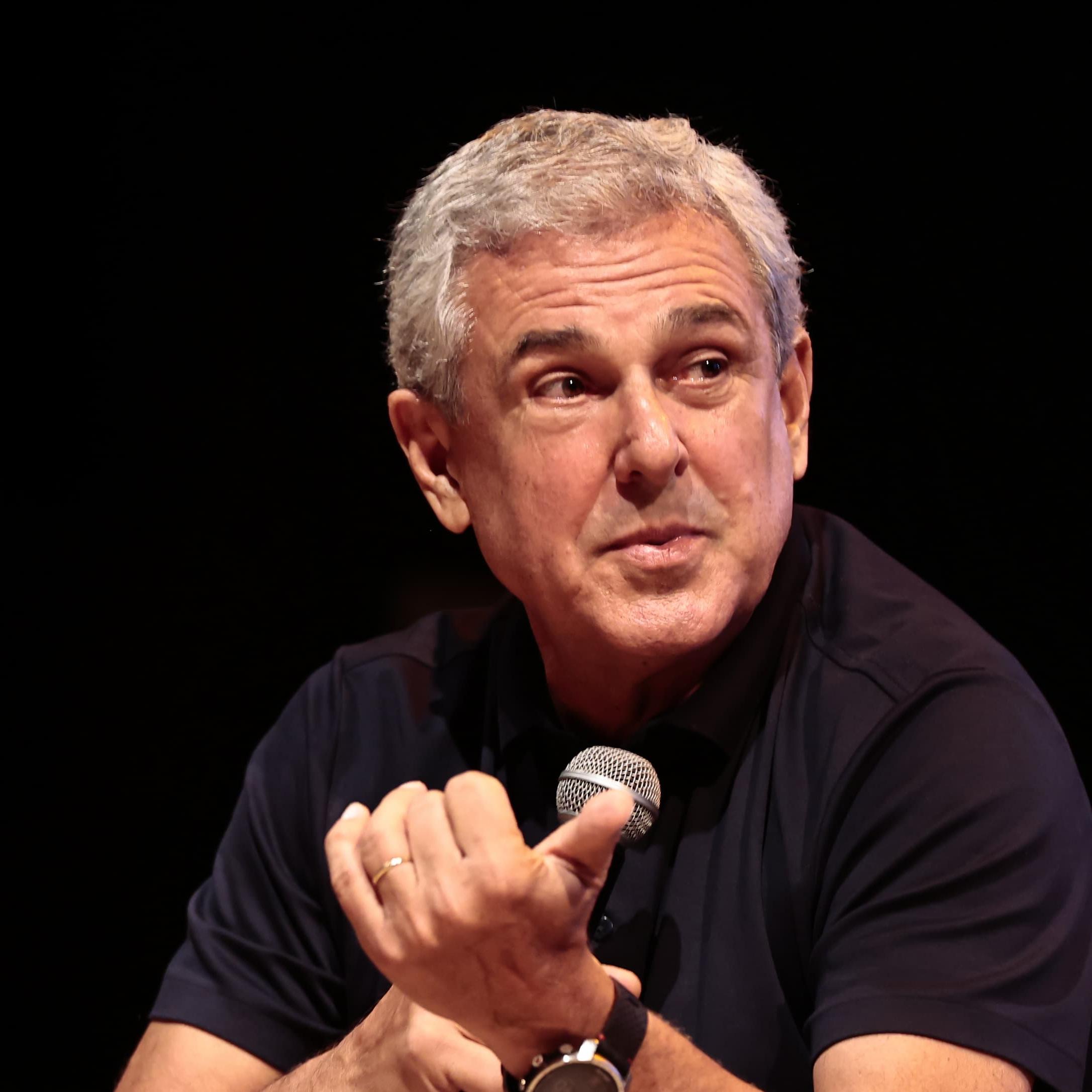 Zé Roberto Guimarães conheceu Negrelli na década de 1970 e jogou na seleção com o santista