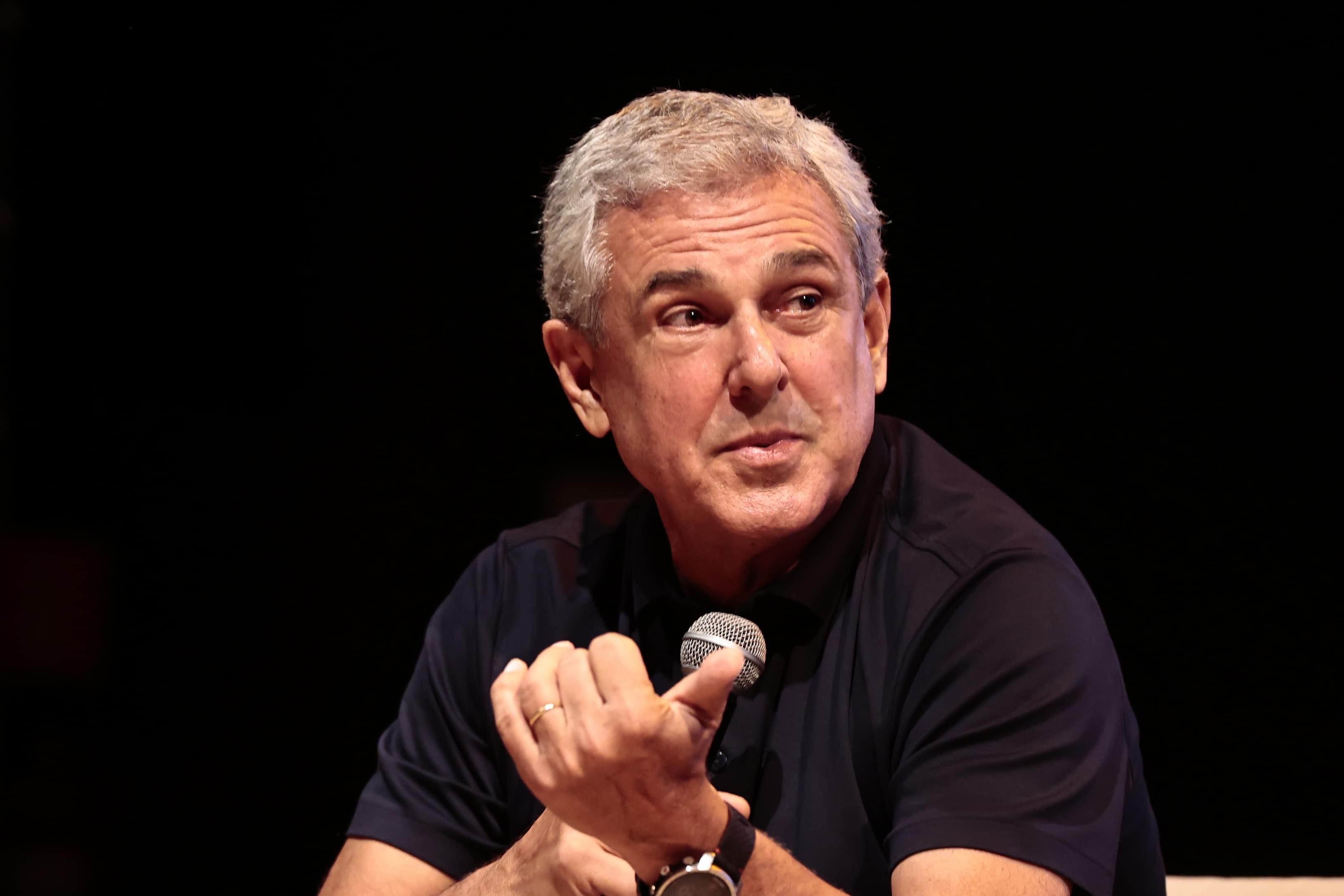 Zé Roberto Guimarães conheceu Negrelli na década de 1970 e jogou na seleção com o santista