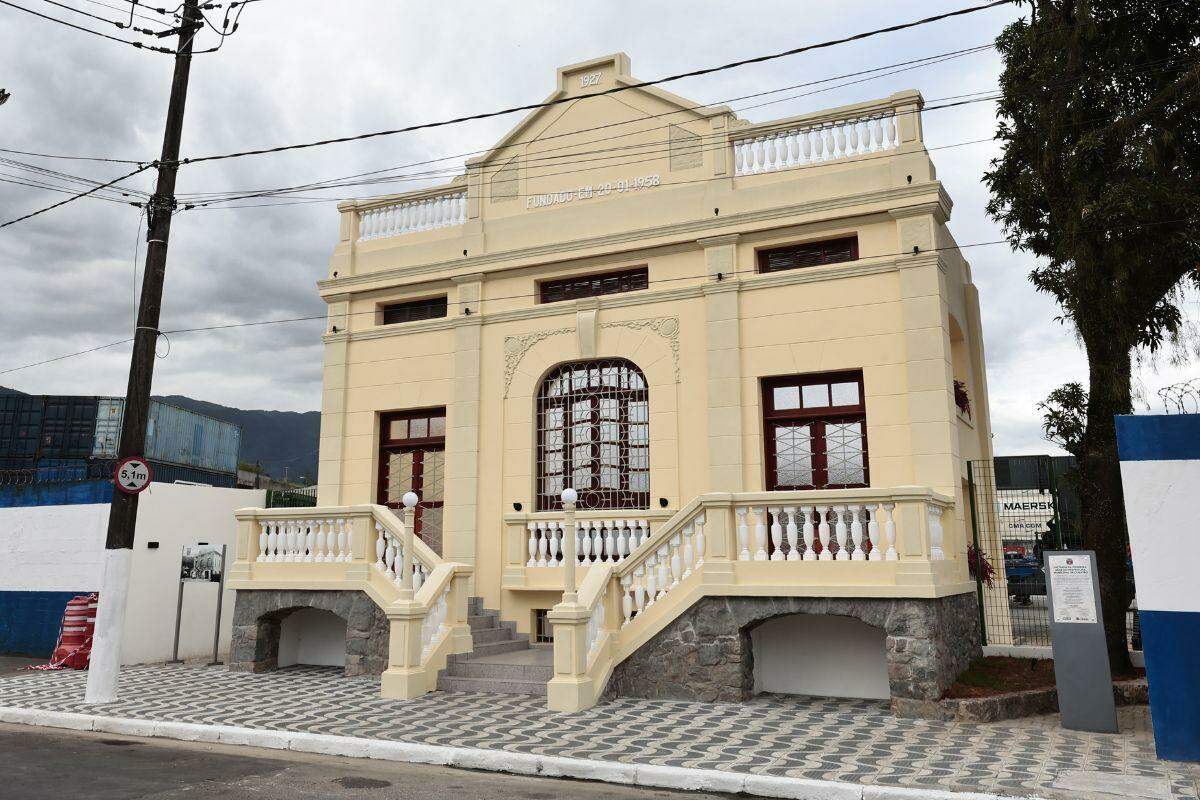 Construído em 1927, o edifício, na Av. Nove de Abril, é um marco do desenvolvimento urbano cubatense