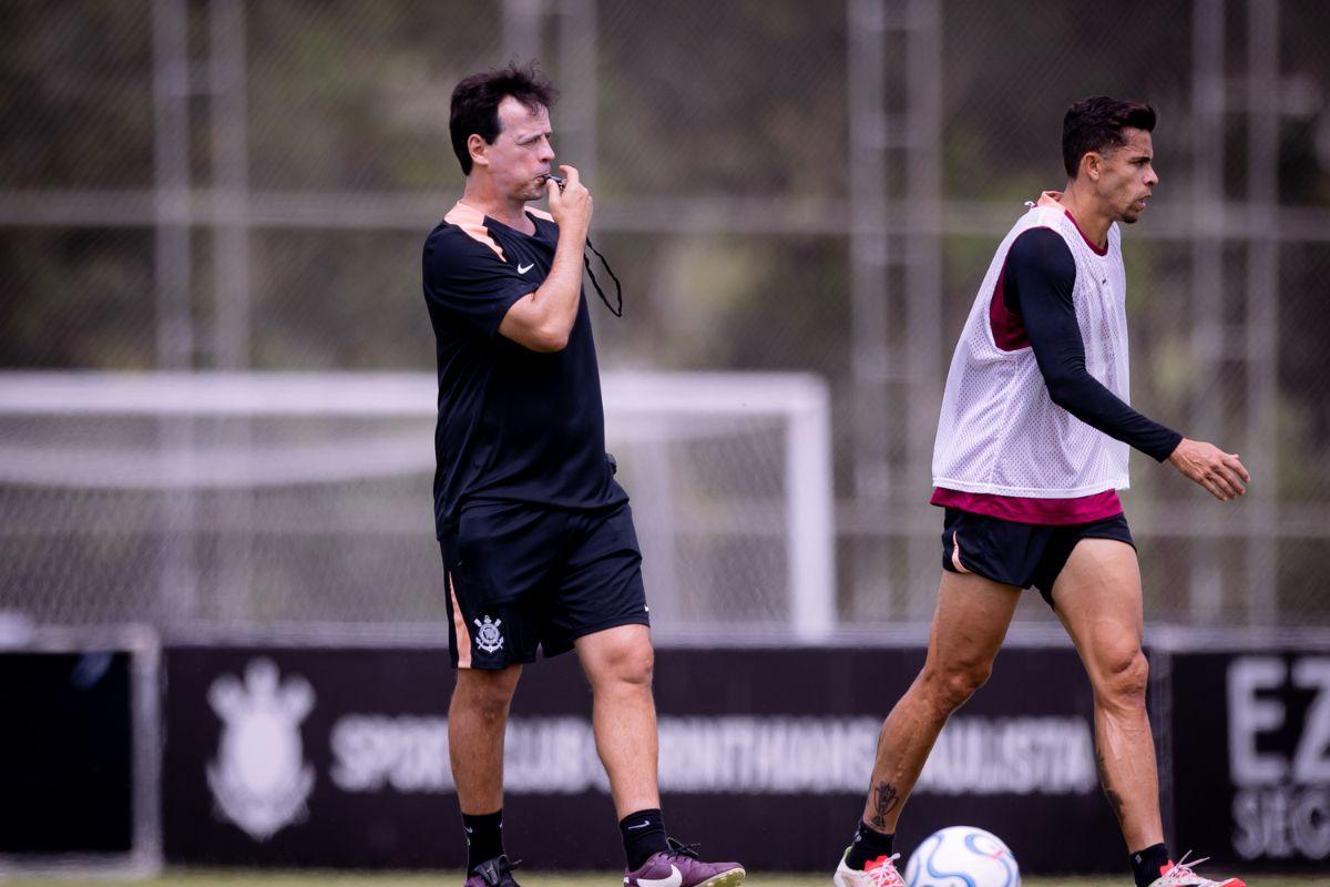 Diniz exalta entrega dos jogadores do Corinthians em vitória na estreia pela Libertadores
