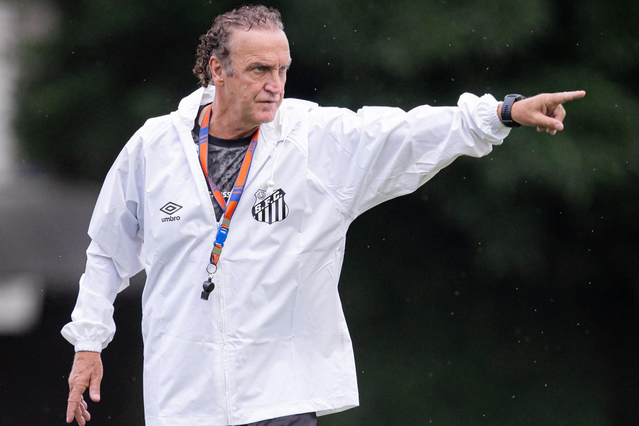 Em quatro jogos na volta ao Peixe, Cuca venceu só uma partida, além de ter um empate e duas derrotas