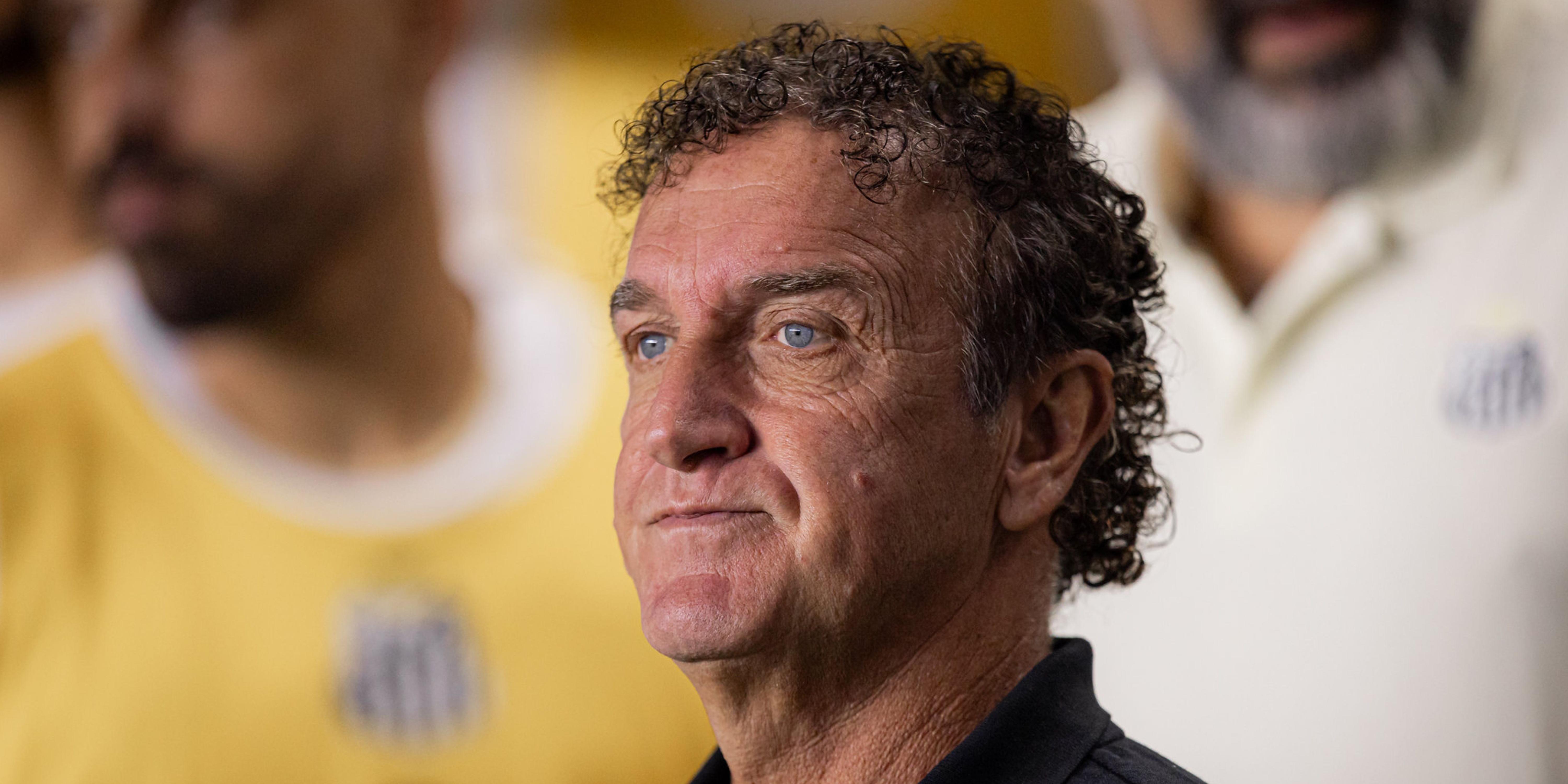 A chegada de Cuca renovou a esperança dos torcedores, mas o Santos ainda se vê em situação delicada