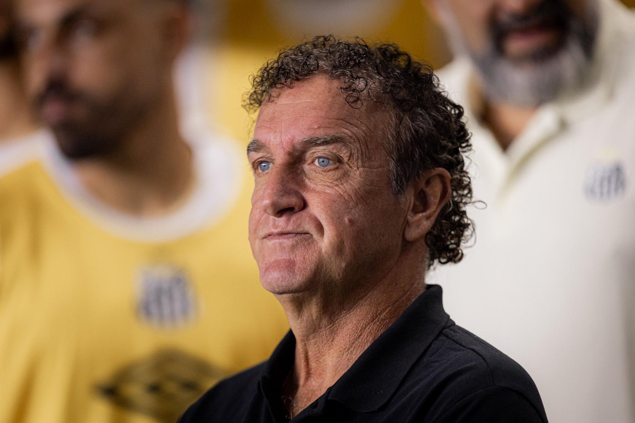 A chegada de Cuca renovou a esperança dos torcedores, mas o Santos ainda se vê em situação delicada