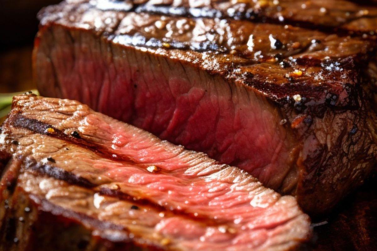 Carnes com gordura entremeada (o chamado “marmoreio”) tendem a ser mais suculenta