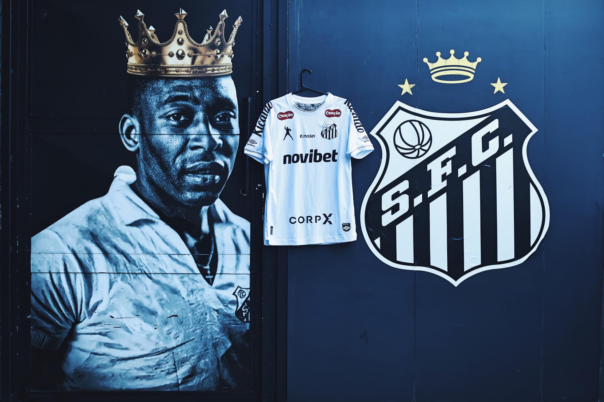 Ícone da lendária comemoração de Pelé estará presente no uniforme do Santos diante do Atlético-MG