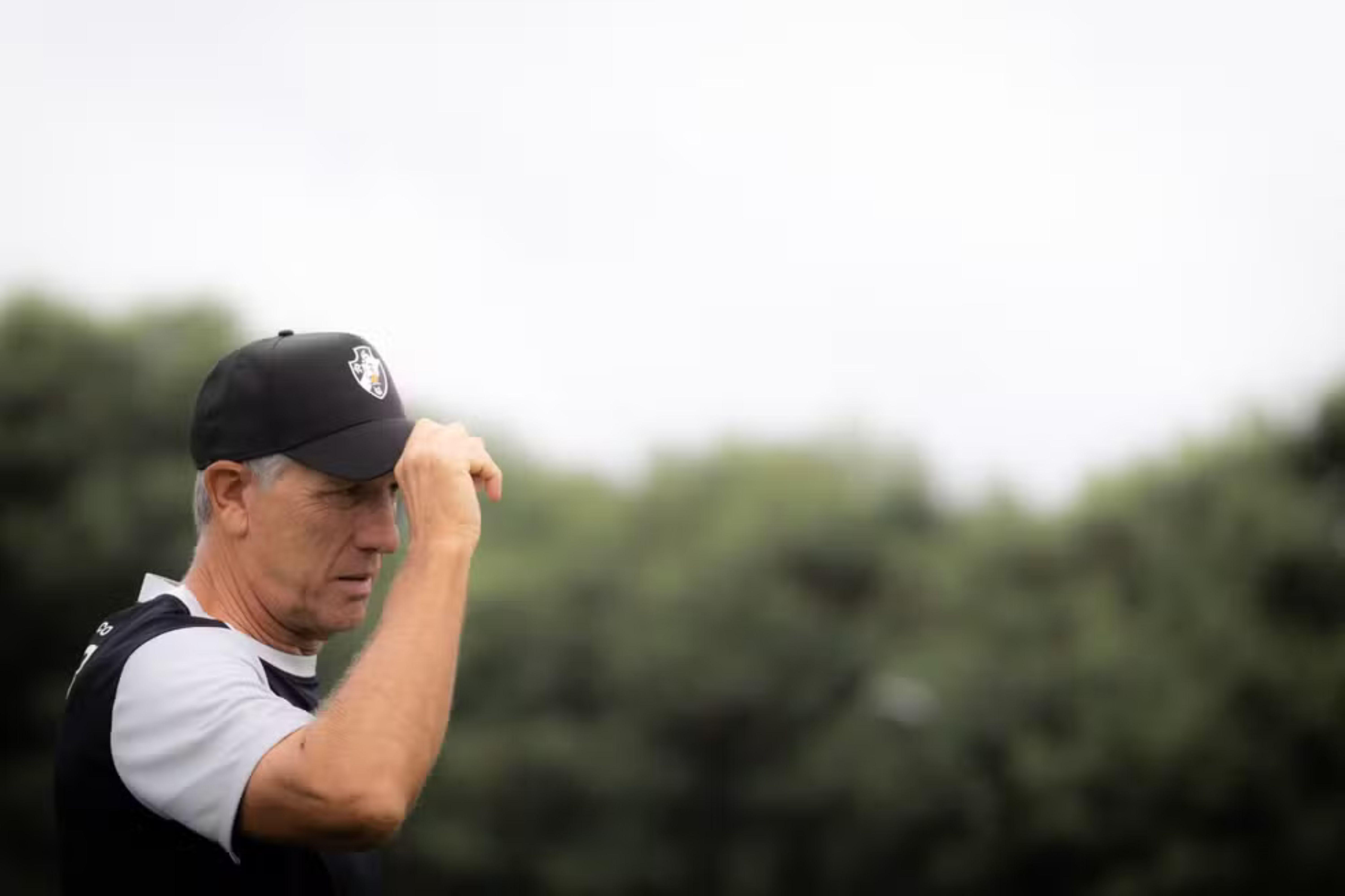 Conmebol abre investigação sobre ausência de Renato Gaúcho em estreia do Vasco na Sul-Americana