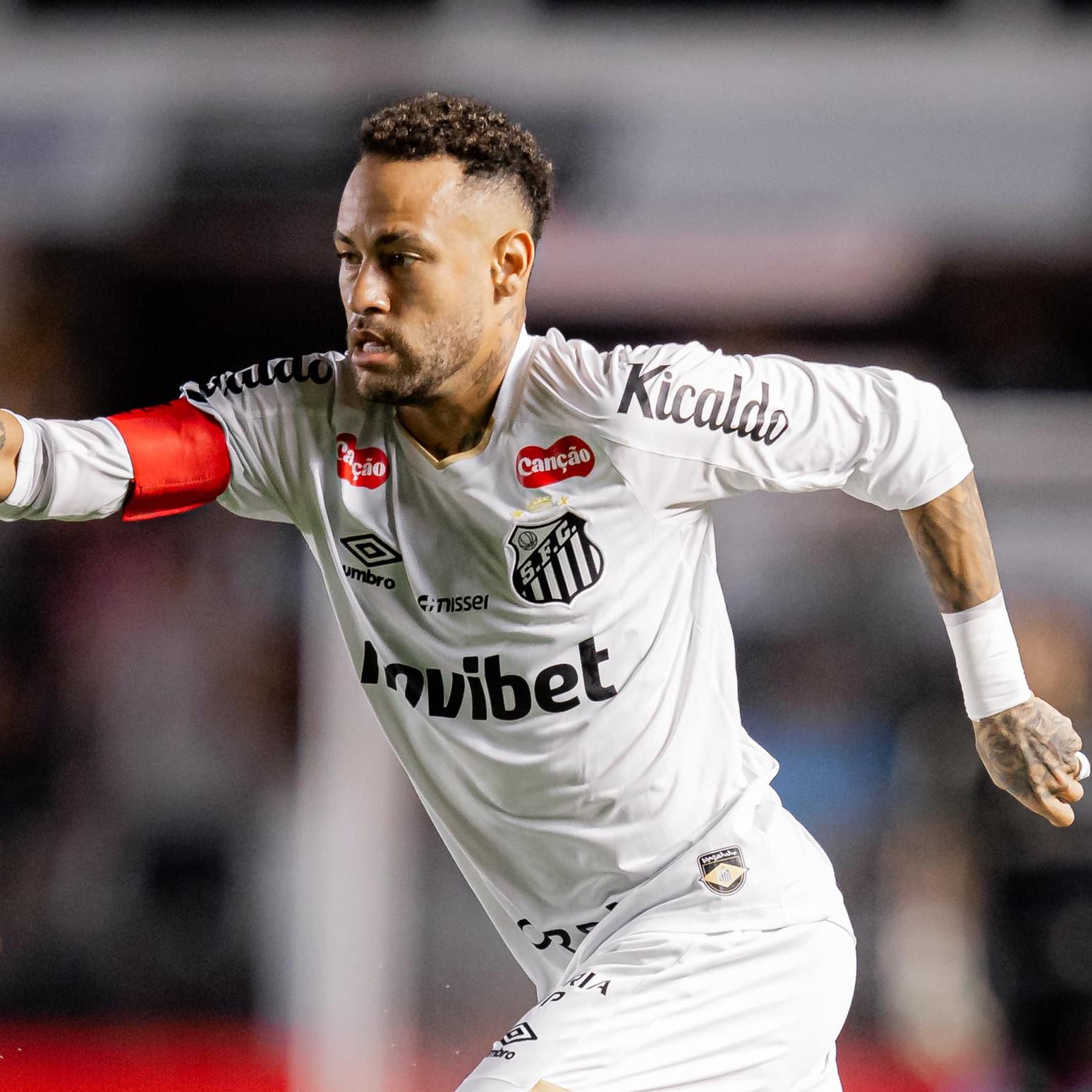 Apesar de ter feito apenas seis jogos na temporada, Ancelotti vê Neymar no "caminho certo"