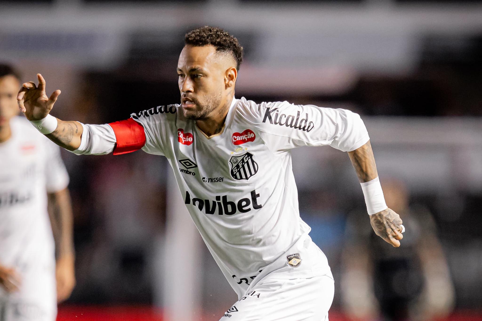 Apesar de ter feito apenas seis jogos na temporada, Ancelotti vê Neymar no "caminho certo"