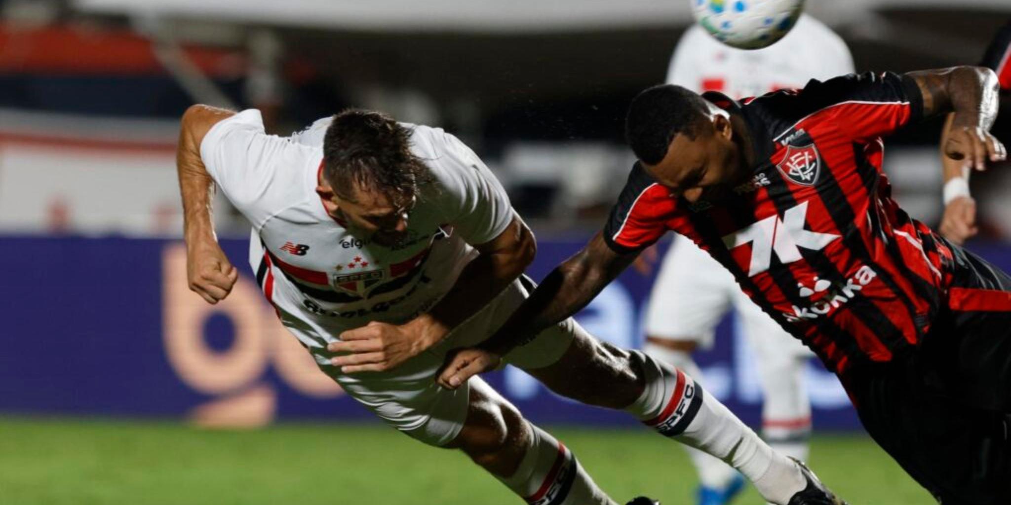 São Paulo sente desfalques, produz pouco e perde para o Vitória fora de casa pelo Brasileirão