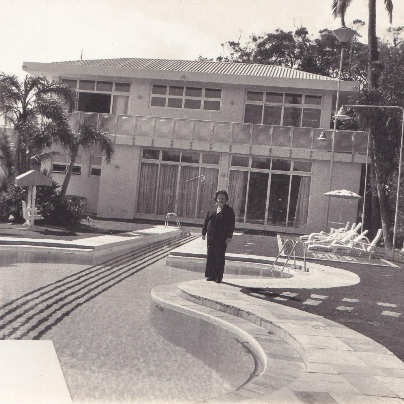 A piscina era apenas uma das atrações do icônico conjunto arquitetônico localizado na Ponta da Praia