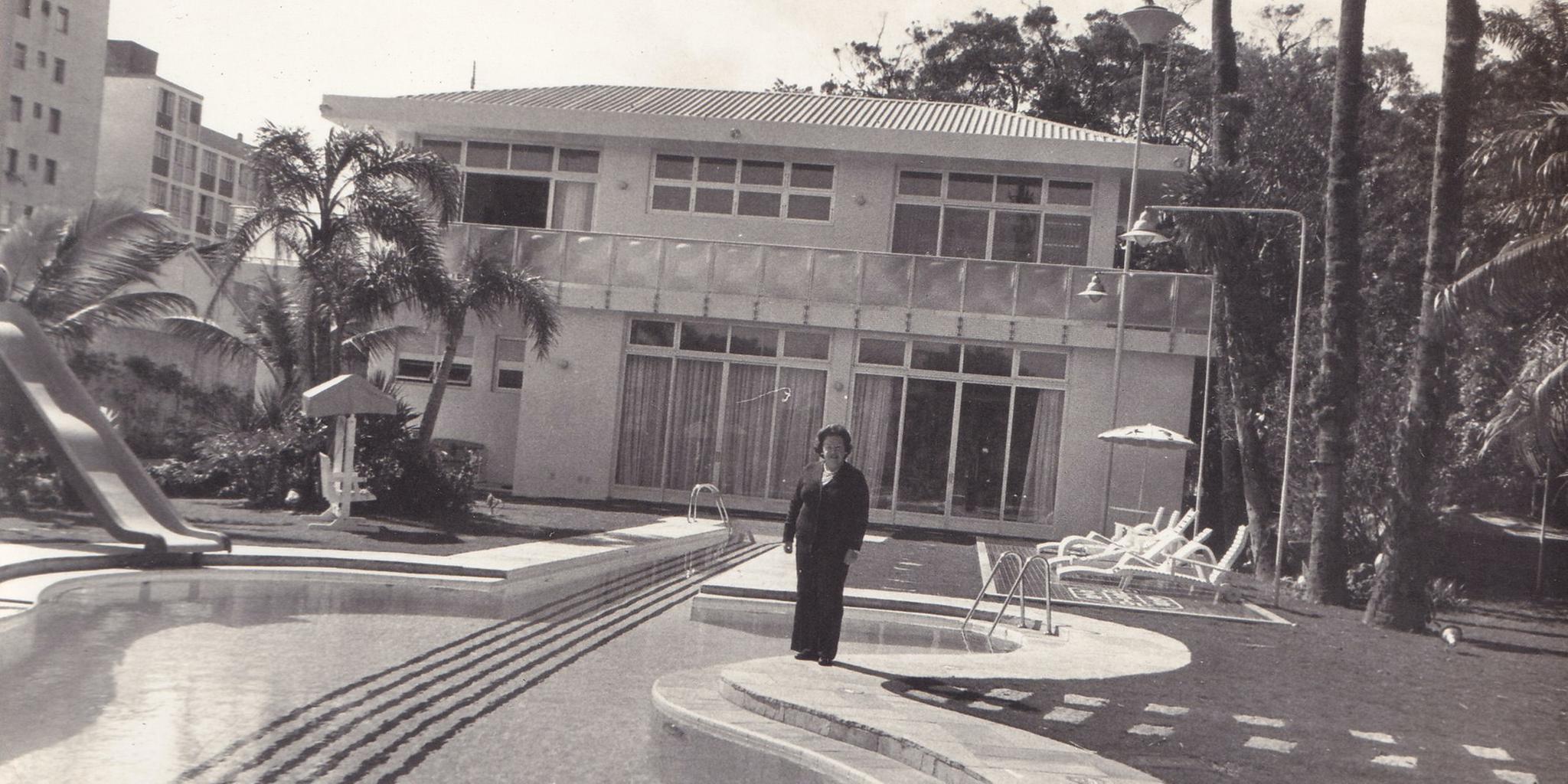 A piscina era apenas uma das atrações do icônico conjunto arquitetônico localizado na Ponta da Praia