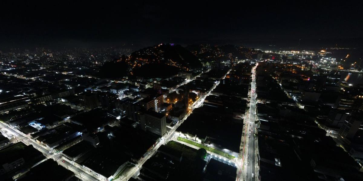 Expansão do programa deve atingir diferentes regiões da cidade ao longo deste ano; economia com lâmpadas de LED pode chegar a 50%