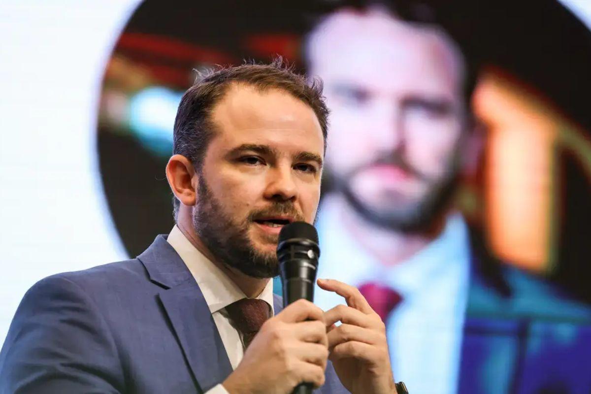 Ministro da Fazenda inicia agenda internacional nos EUA e na Europa