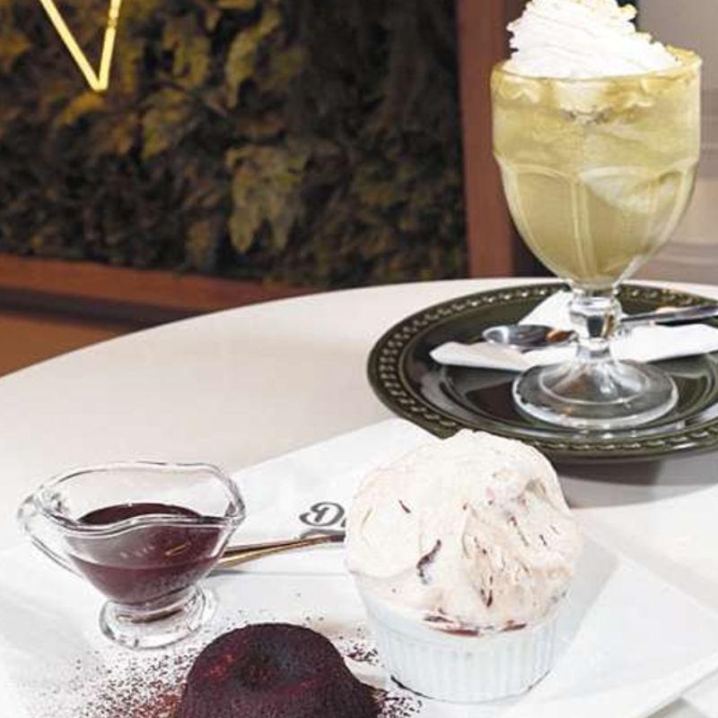 Brownie com ganache e gelato da preferência do cliente é uma opção