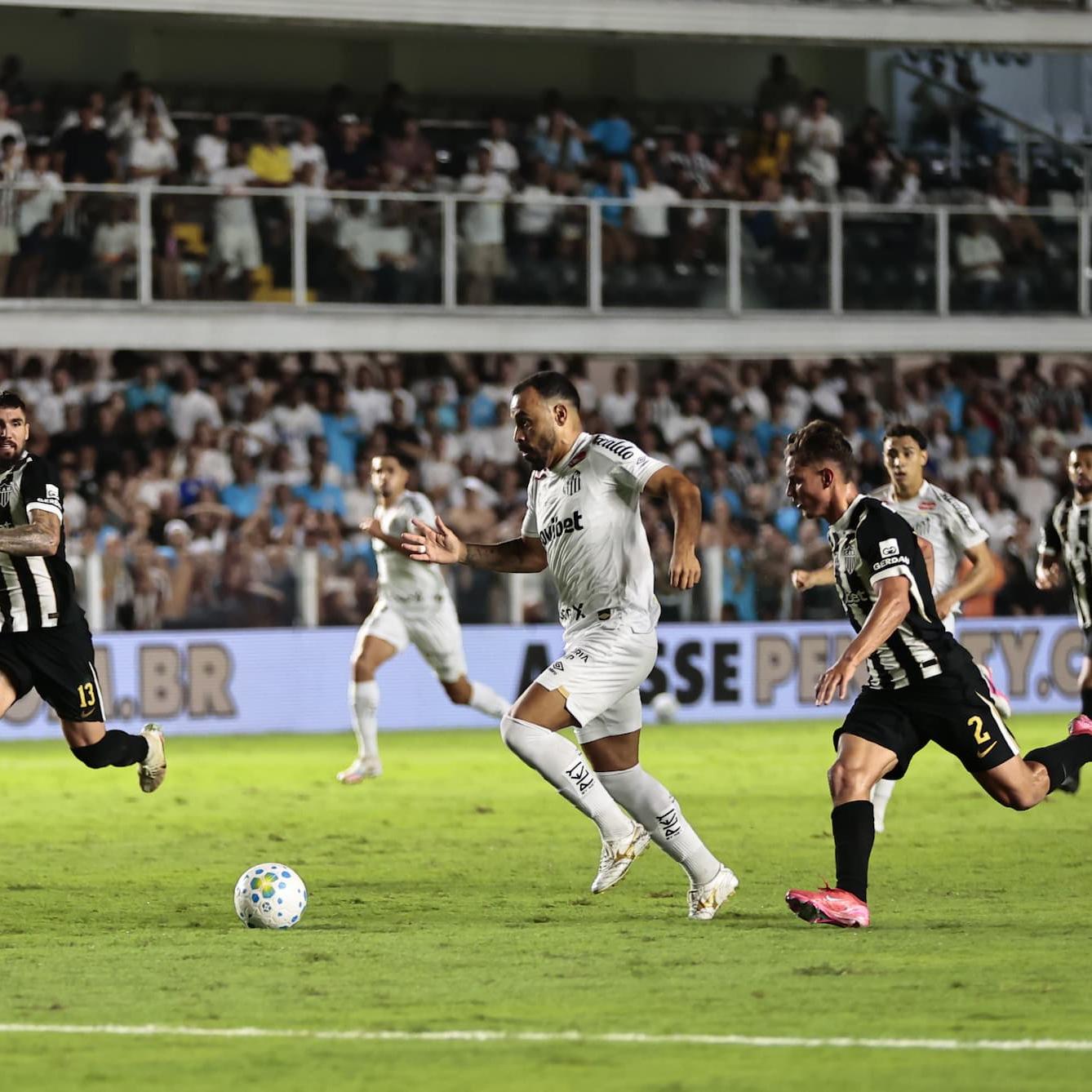 Moisés definiu o jogo contra o Atlético-MG e pode ser titular nesta terça, contra o Recoleta