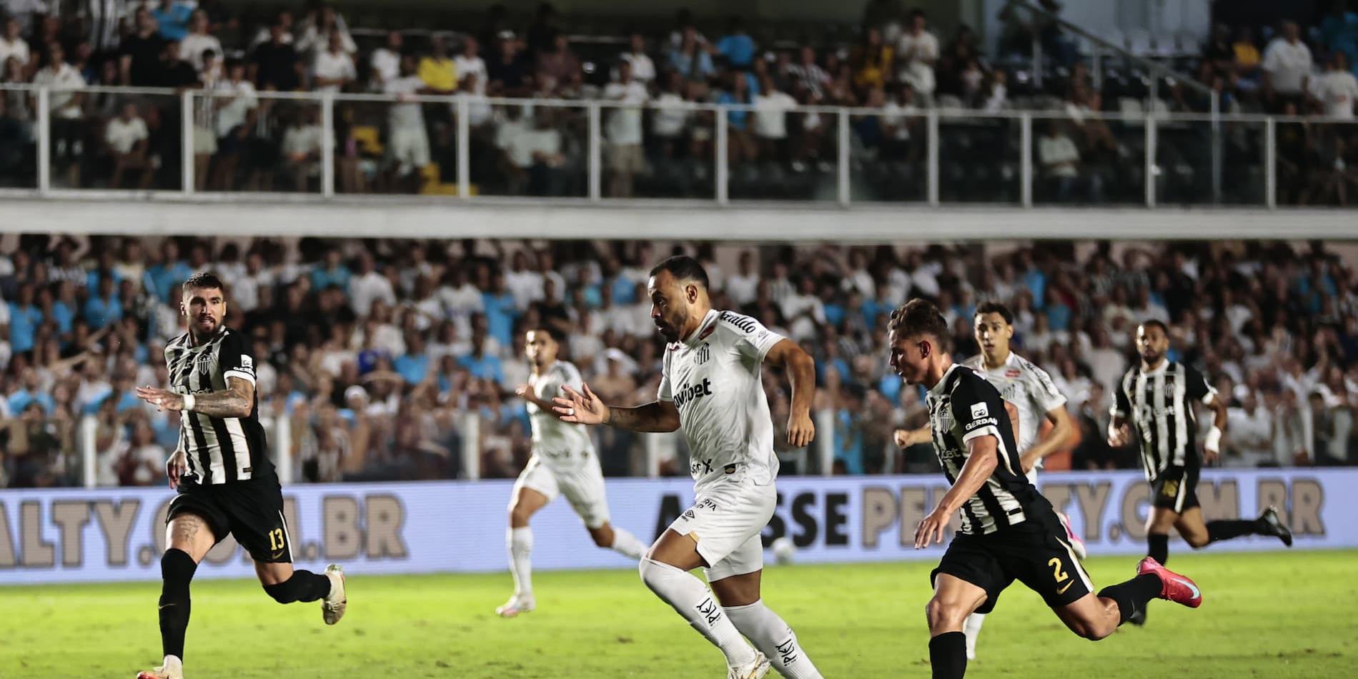 Moisés definiu o jogo contra o Atlético-MG e pode ser titular nesta terça, contra o Recoleta