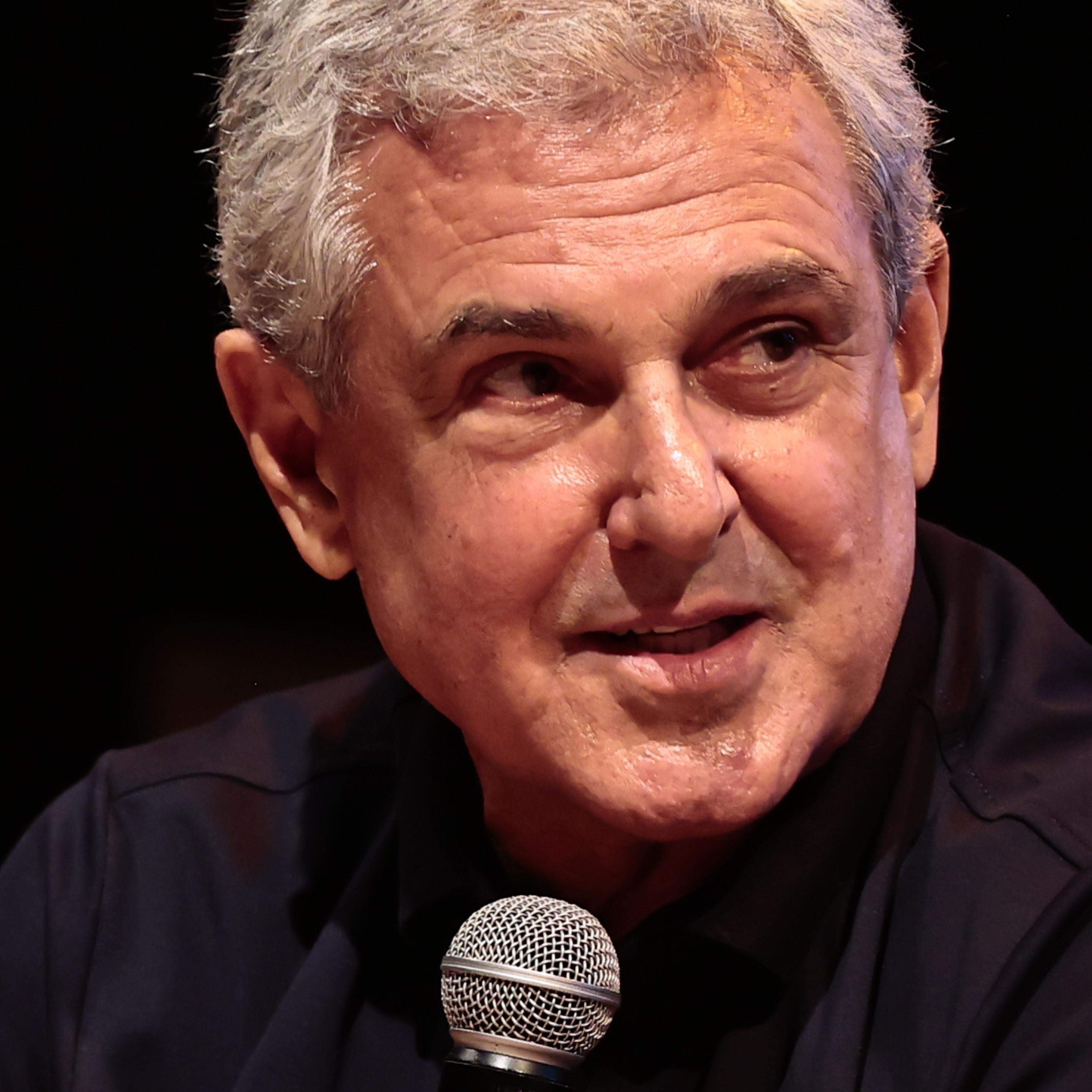 José Roberto Guimarães esteve quinta-feira em Santos, na abertura de exposição em homenagem a Negrelli