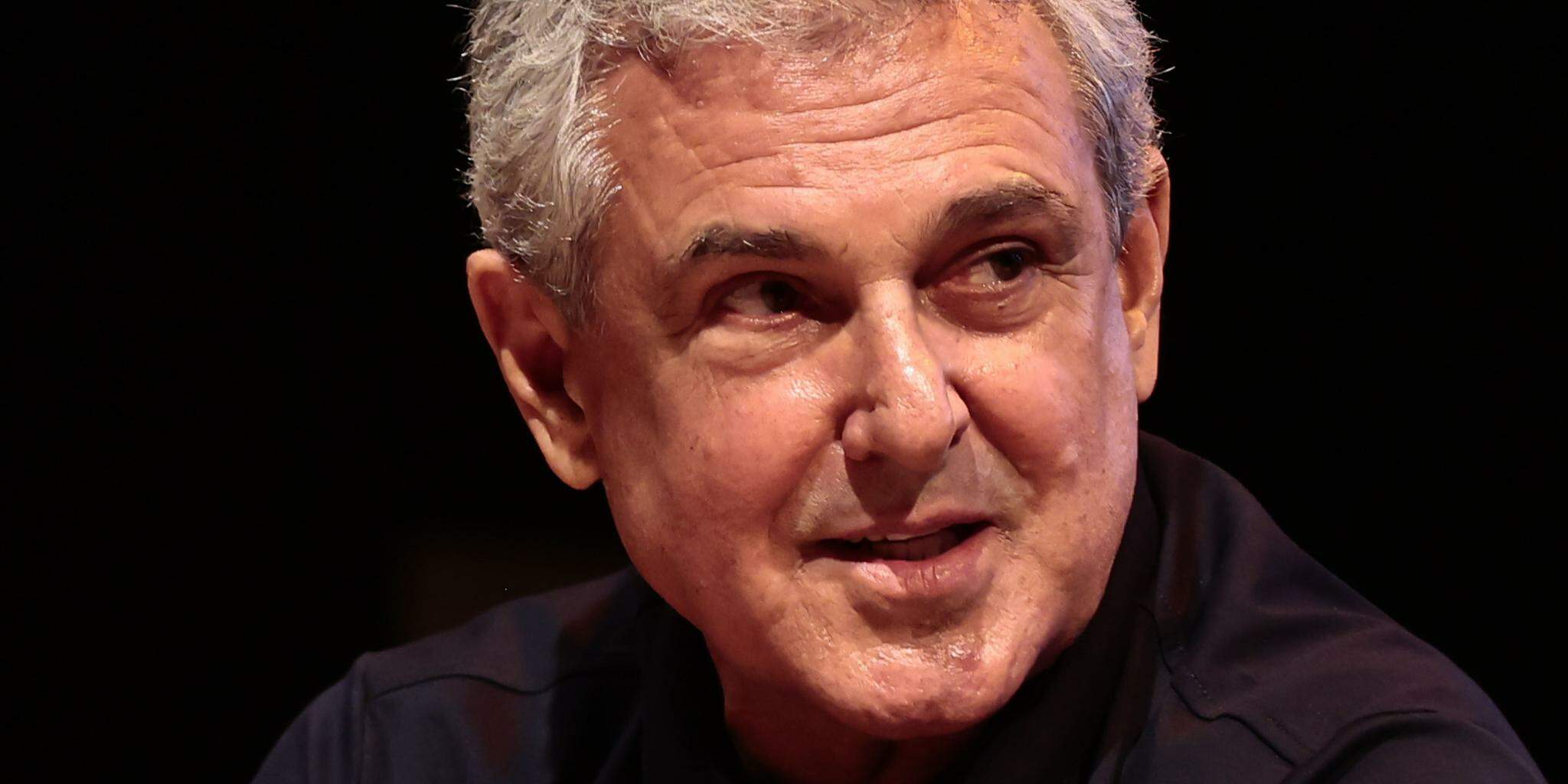 José Roberto Guimarães esteve quinta-feira em Santos, na abertura de exposição em homenagem a Negrelli