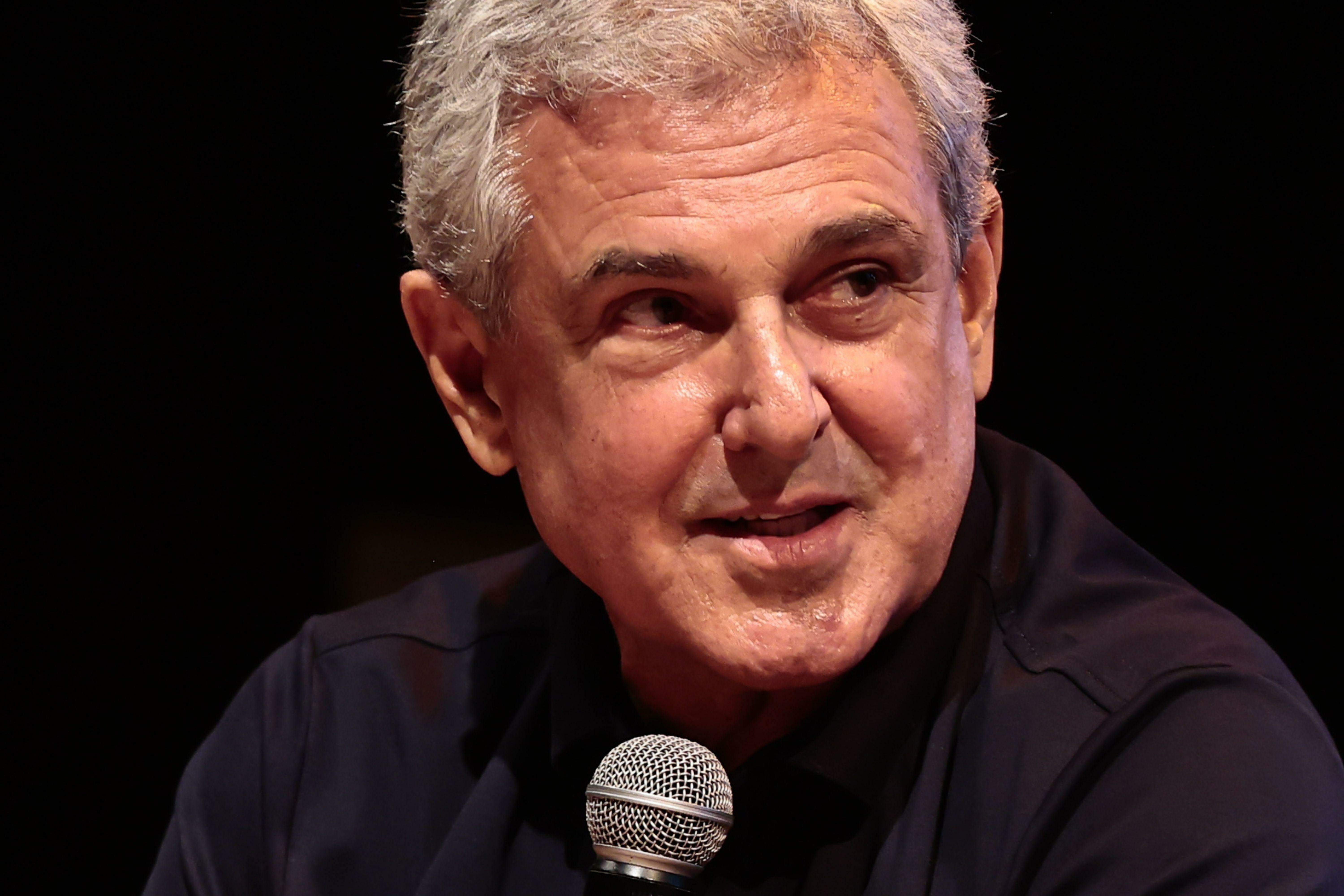 José Roberto Guimarães esteve quinta-feira em Santos, na abertura de exposição em homenagem a Negrelli