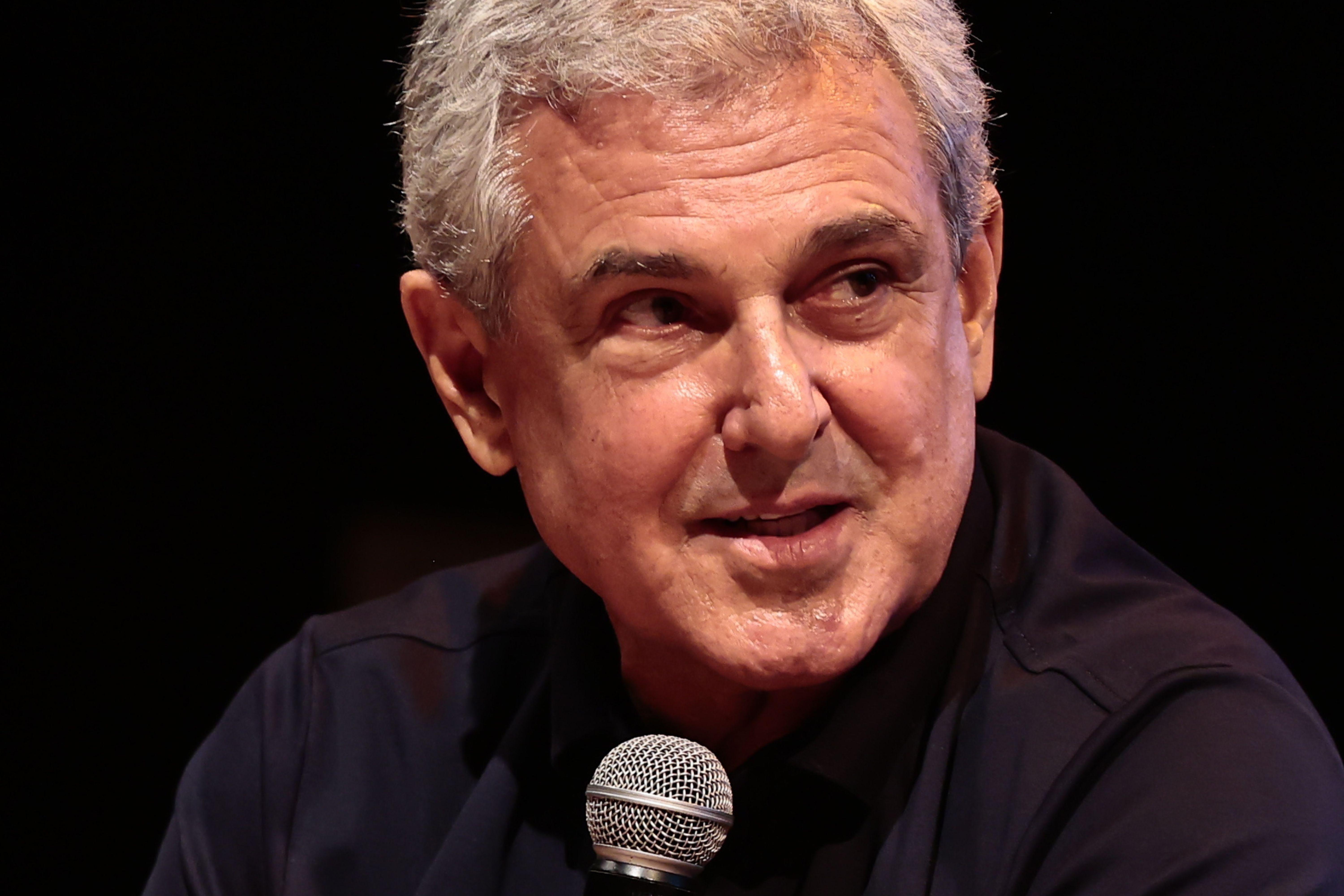 José Roberto Guimarães esteve quinta-feira em Santos, na abertura de exposição em homenagem a Negrelli