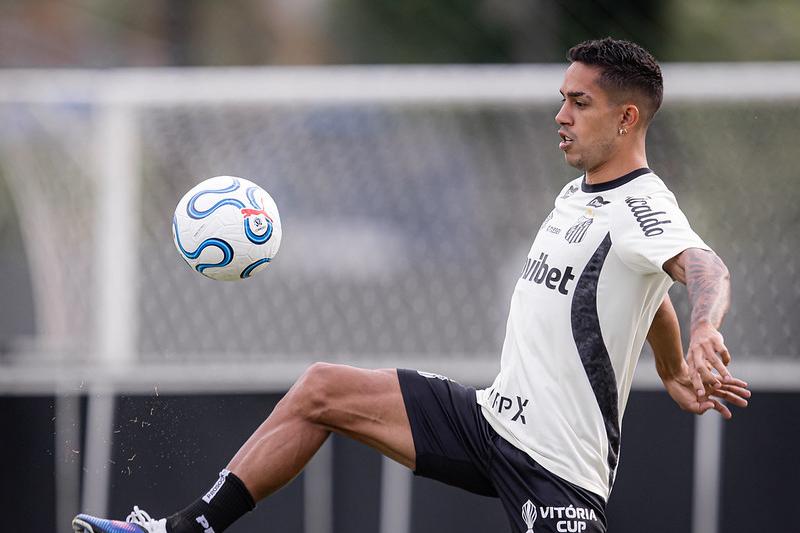 Igor Vinícius, que teve boa atuação contra o Galo, vai enfrentar o Deportivo Recoleta na Vila