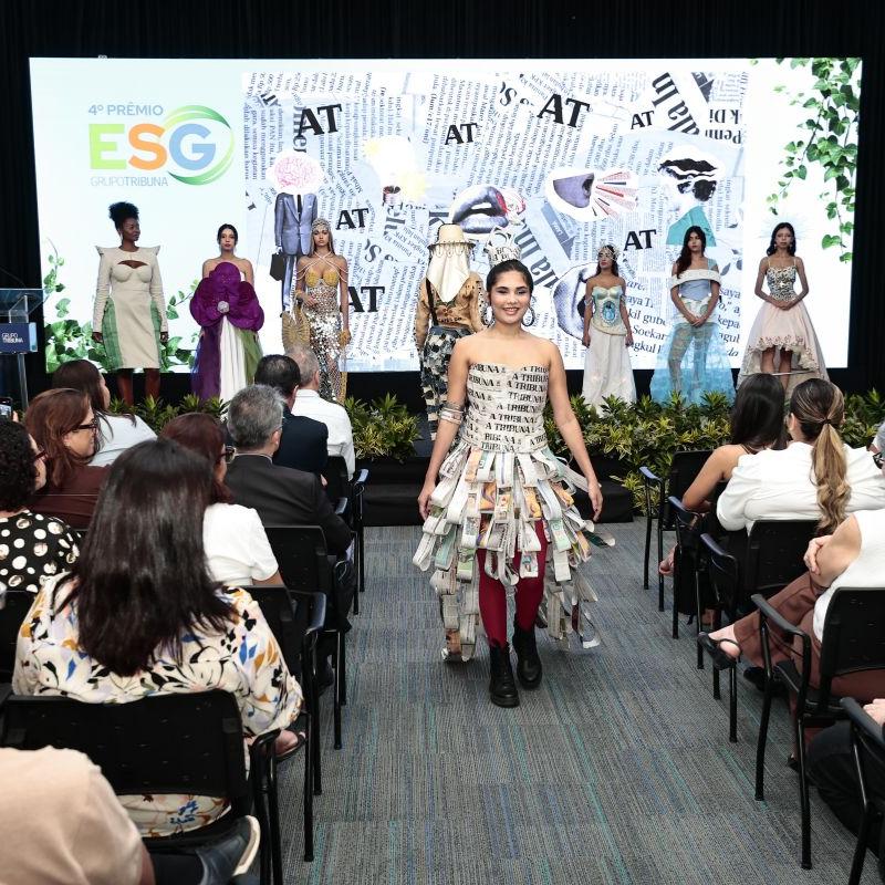Desfile de moda sustentável da Esamc foi apresentado durante o 4o Prêmio ESG, cujos troféus foram feitos de material reciclável e sementes