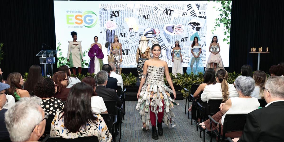 Desfile de moda sustentável da Esamc foi apresentado durante o 4o Prêmio ESG, cujos troféus foram feitos de material reciclável e sementes