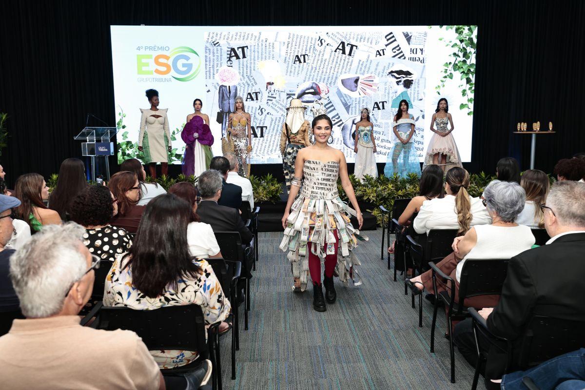 Desfile de moda sustentável da Esamc foi apresentado durante o 4o Prêmio ESG, cujos troféus foram feitos de material reciclável e sementes