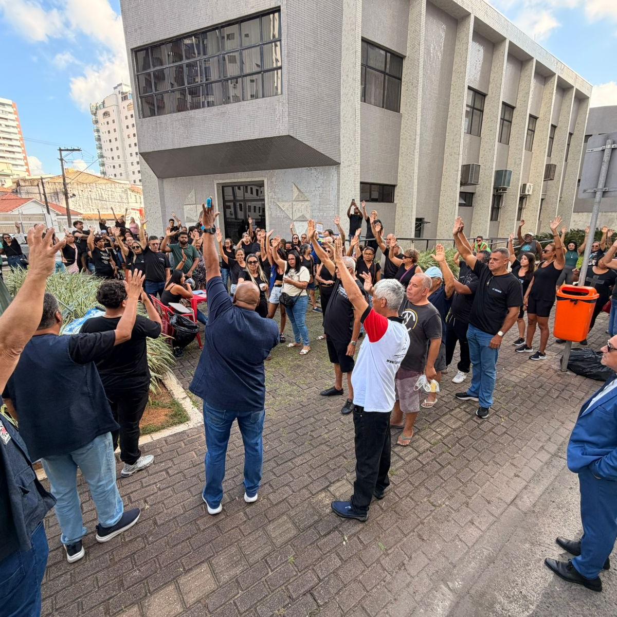 Servidores decidiram parar atividades. Mas, por força de liminar, 70% do efetivo continuará trabalhando