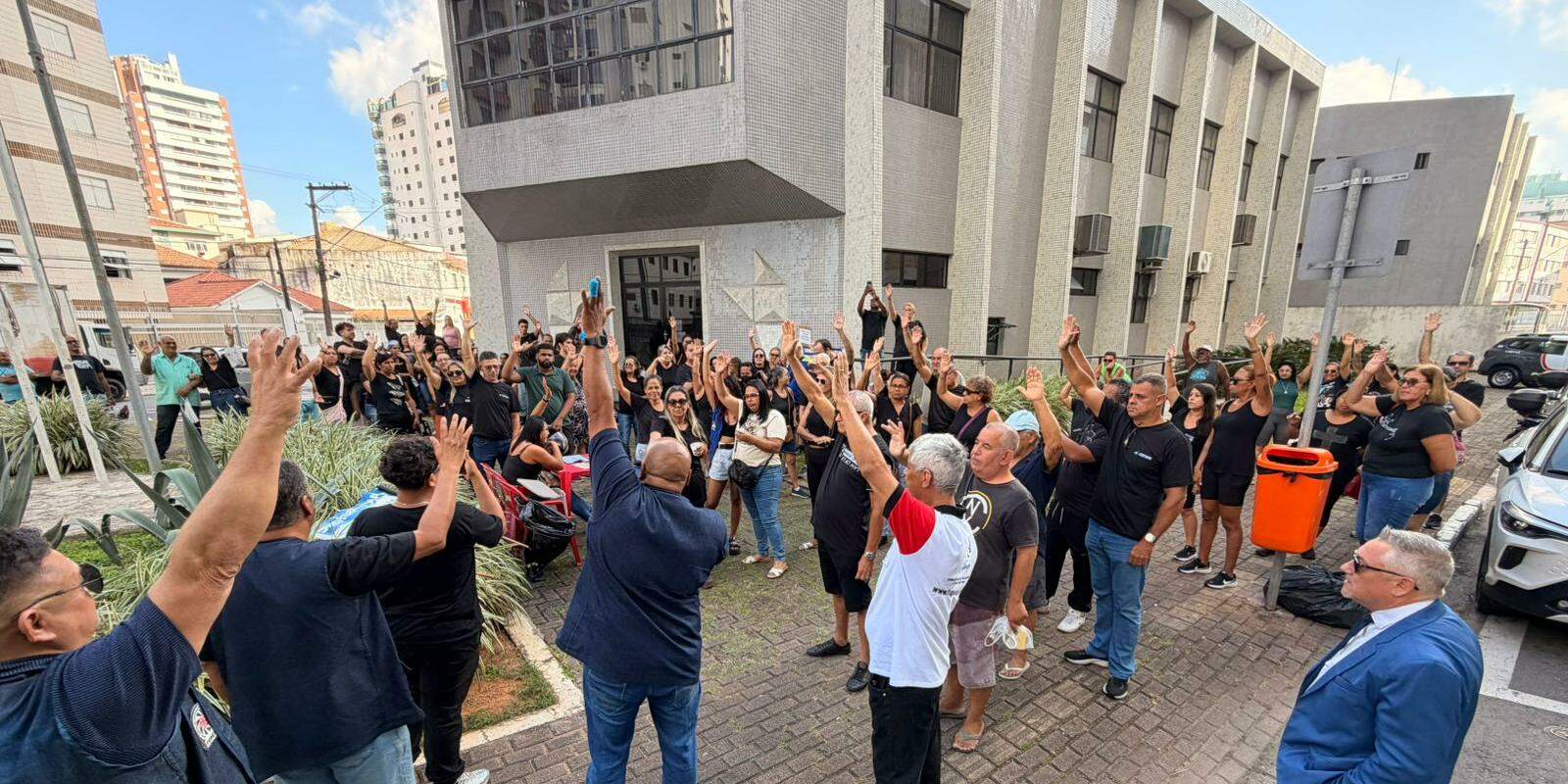 Servidores decidiram parar atividades. Mas, por força de liminar, 70% do efetivo continuará trabalhando