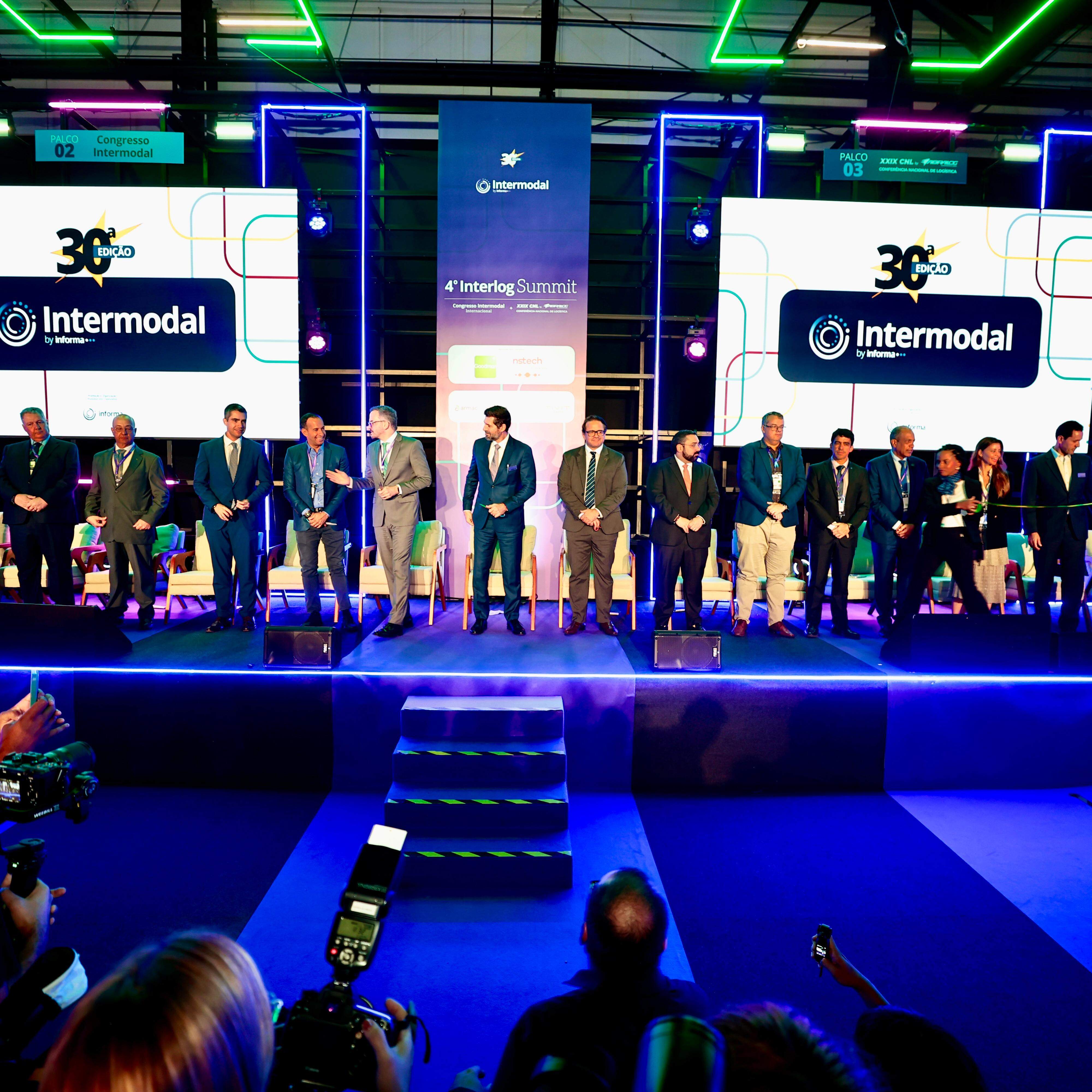 Autoridades e empresários participaram da abertura da edição número 30 da intermodal, ontem pela manhã, no Distrito Anhembi, em São Paulo: portos e logística em debate