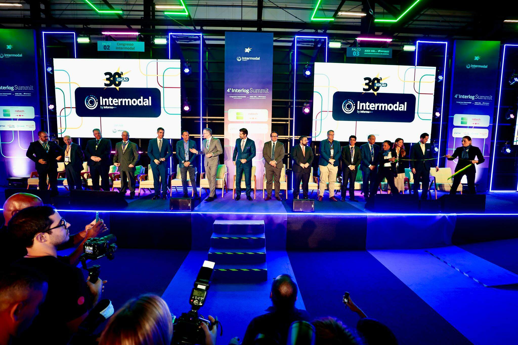 Autoridades e empresários participaram da abertura da edição número 30 da intermodal, ontem pela manhã, no Distrito Anhembi, em São Paulo: portos e logística em debate