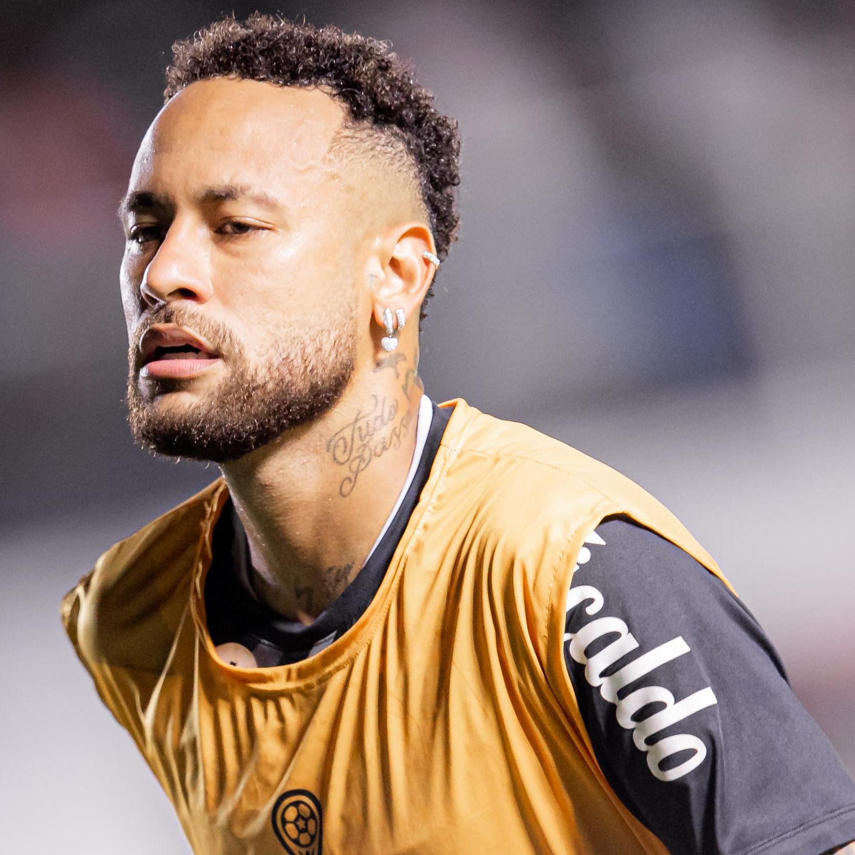 Neymar, que havia discutido com um torcedor na Vila, em 2025, incorreu no mesmo erro na terça