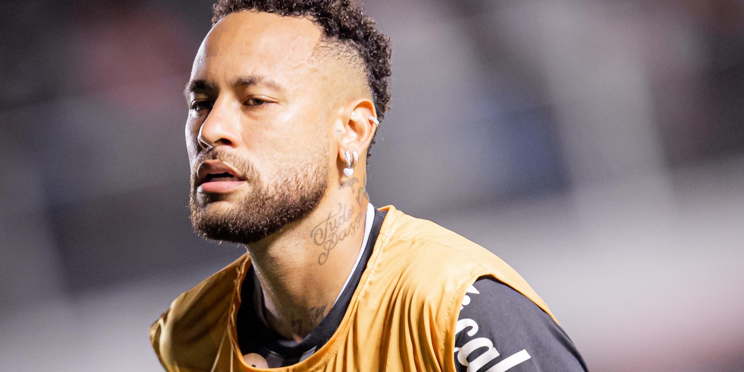 Neymar, que havia discutido com um torcedor na Vila, em 2025, incorreu no mesmo erro na terça