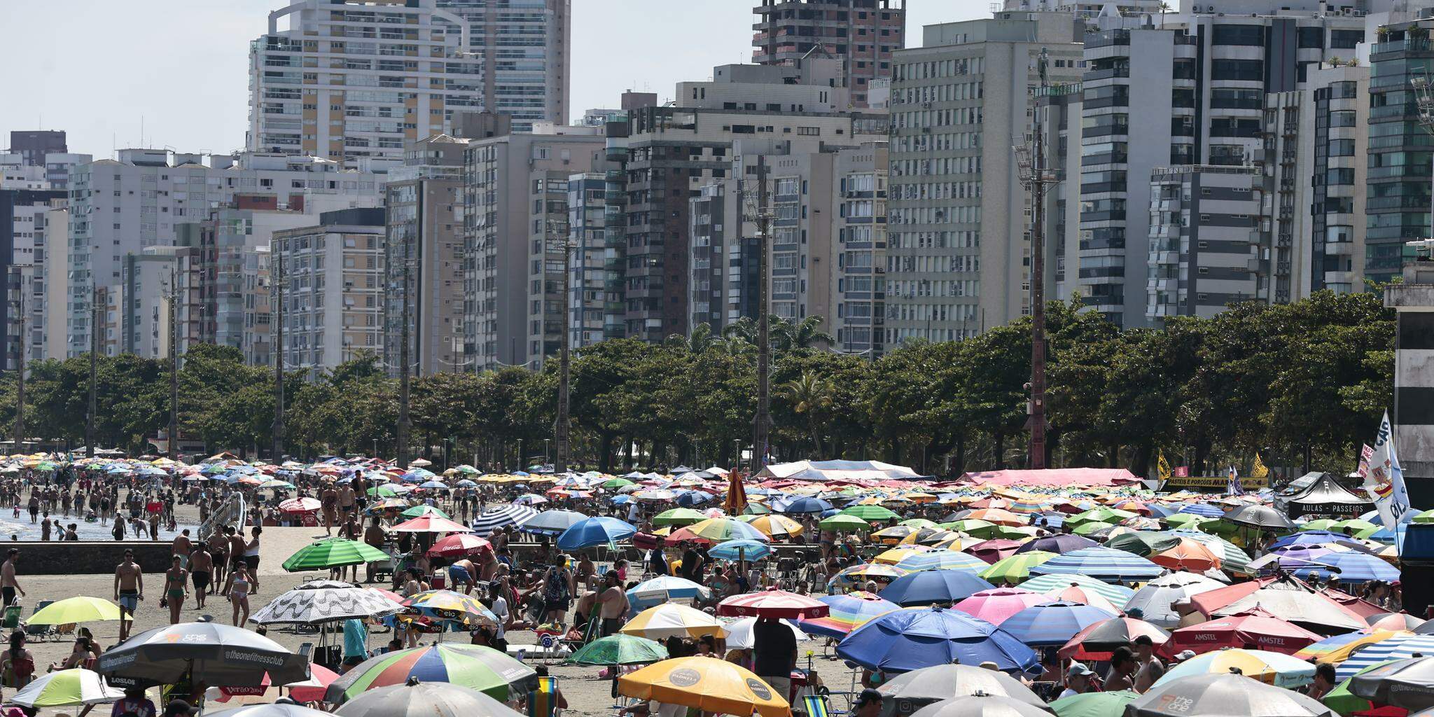 Previsão do tempo é favorável para quem pretende aproveitar o Litoral no feriado prolongado, sem perspectiva de chuva até terça-feira