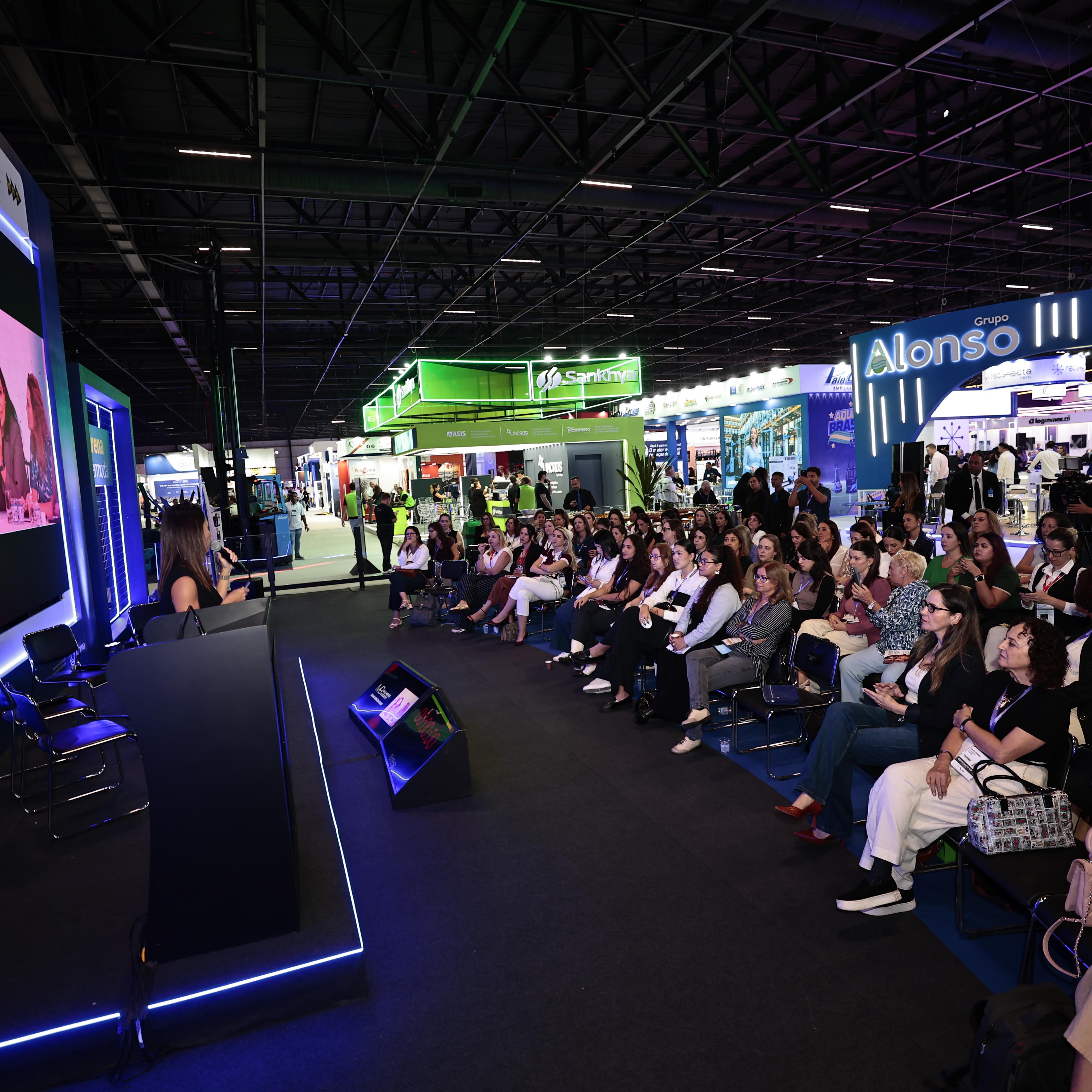 The Women on Board project was born from Flávia Takafashi’s discomfort with the invisibility of women in the foreign trade market