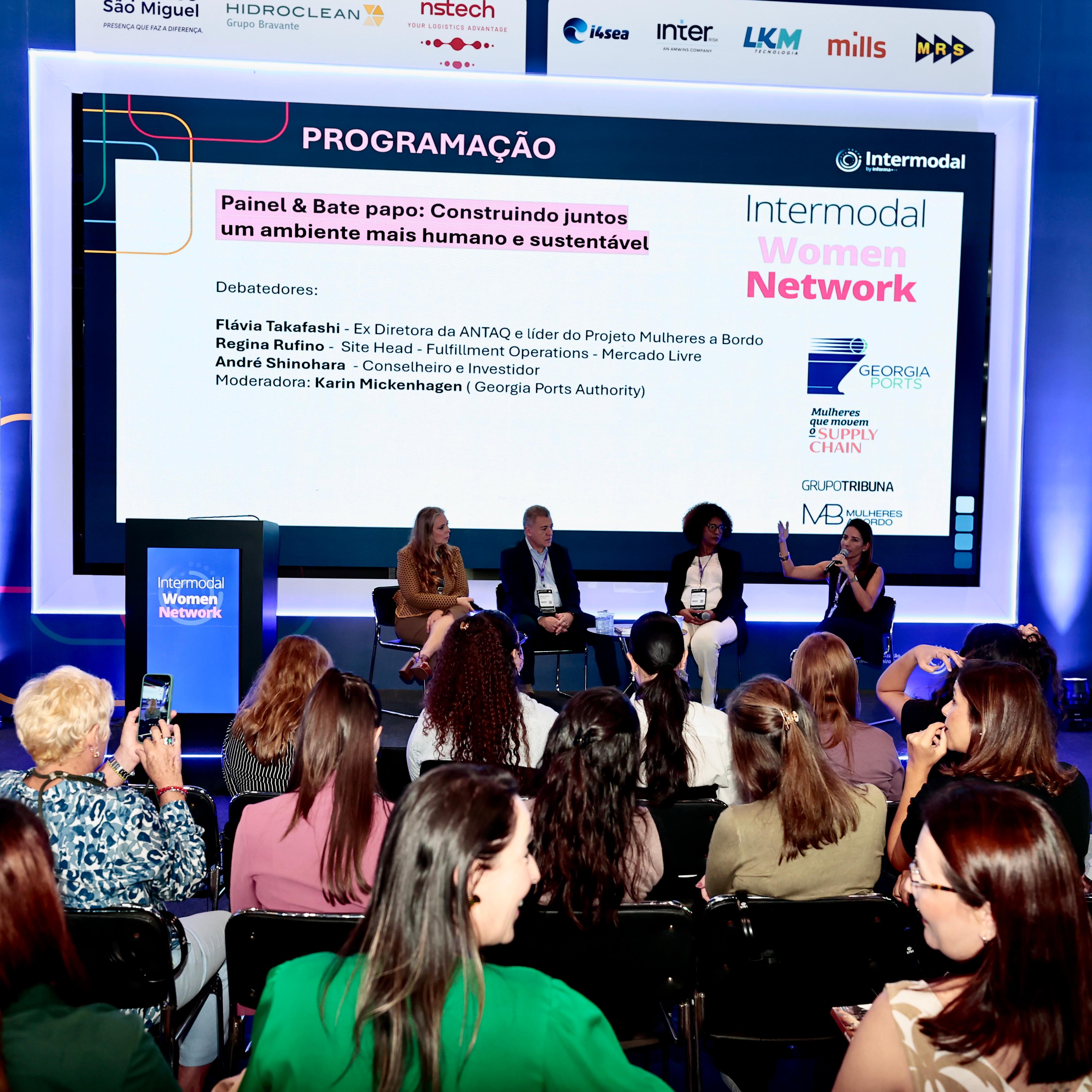 Apesar da participação feminina no setor de comércio exterior crescer progressivamente, a presença delas em cargos de gestão ainda é tímida