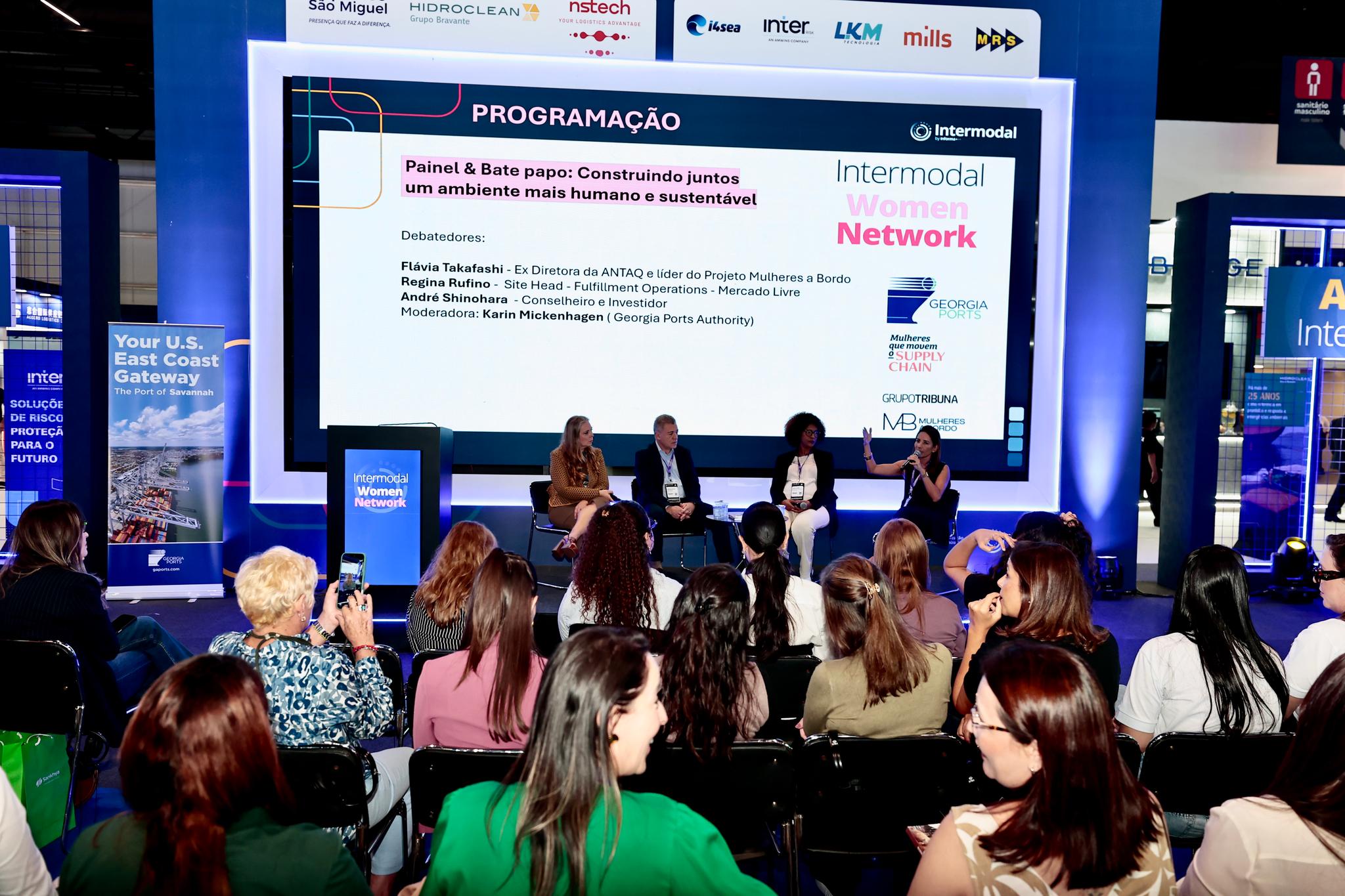 Apesar da participação feminina no setor de comércio exterior crescer progressivamente, a presença delas em cargos de gestão ainda é tímida