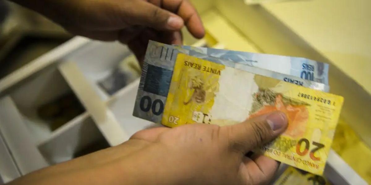 Governo propõe salário mínimo de R$ 1.717 em 2027