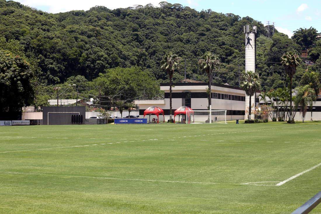 Membros da organizada foram autorizados a entrar no CT Rei Pelé para uma conversa amistosa com o elenco