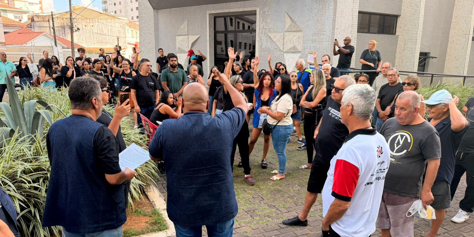 Na terça, funcionários da Prefeitura aprovaram paralisação e protestaram na Câmara Municipal