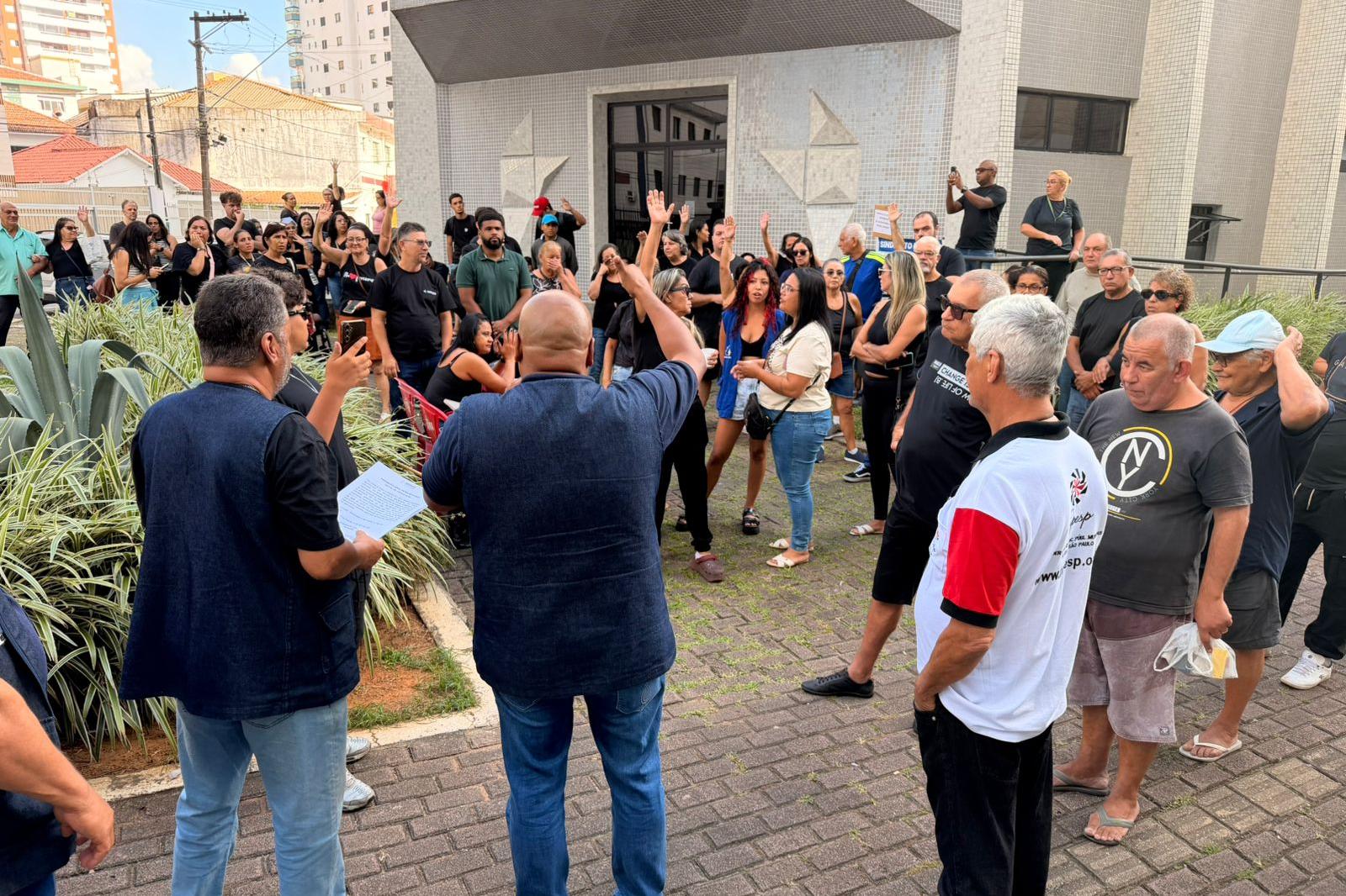 Na terça, funcionários da Prefeitura aprovaram paralisação e protestaram na Câmara Municipal